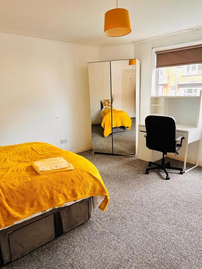 Private Room Close To Leeds University And City Centre エクステリア 写真
