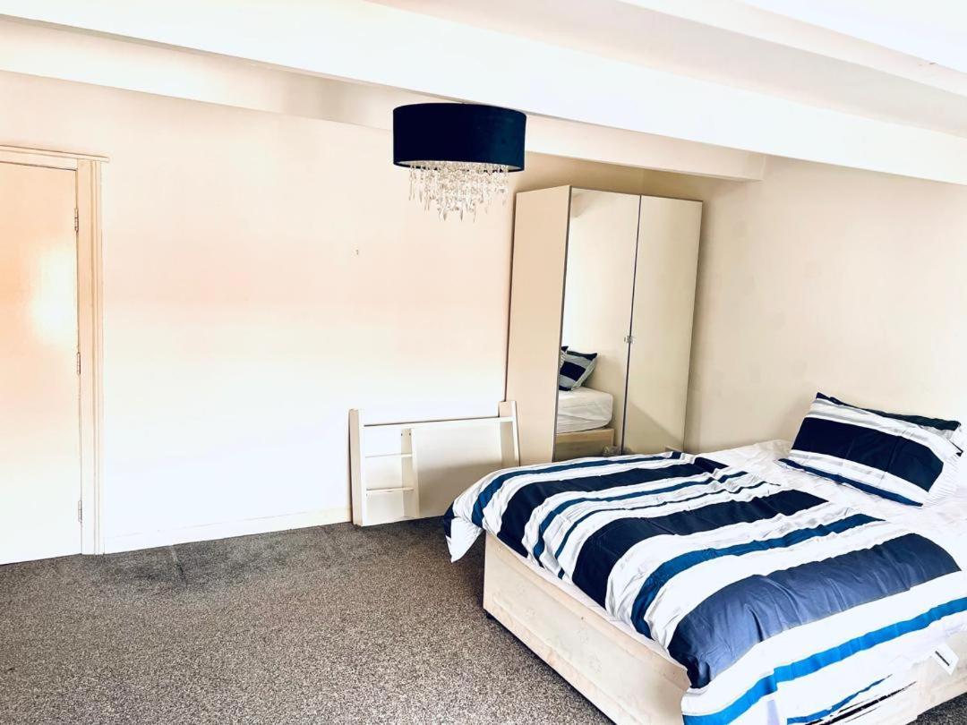 Private Room Close To Leeds University And City Centre エクステリア 写真