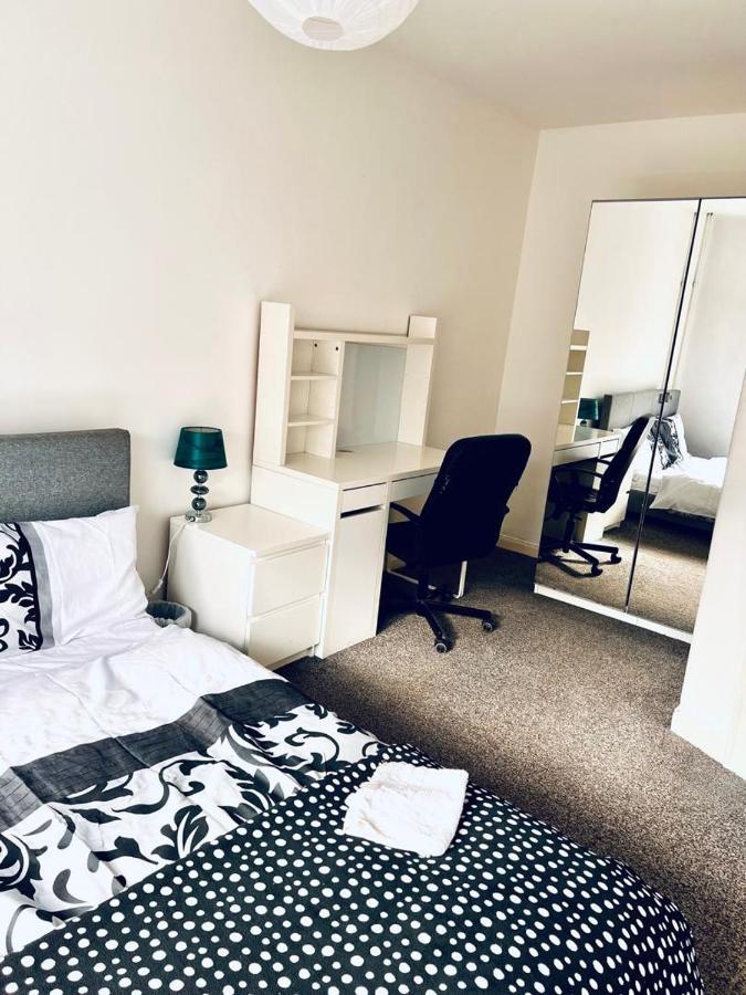 Private Room Close To Leeds University And City Centre エクステリア 写真