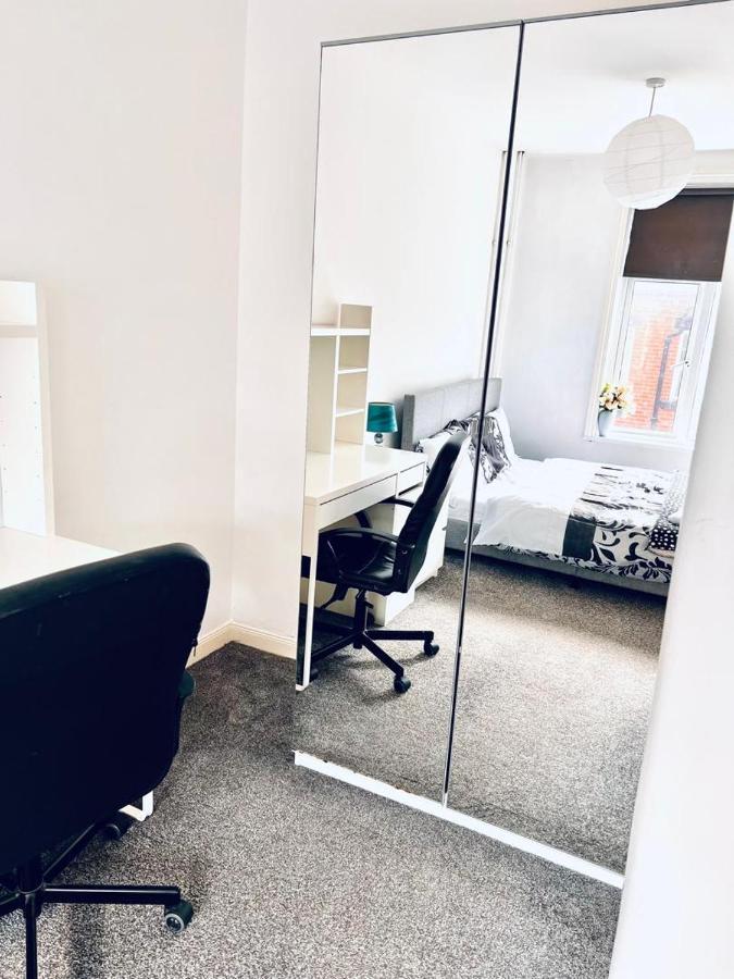 Private Room Close To Leeds University And City Centre エクステリア 写真
