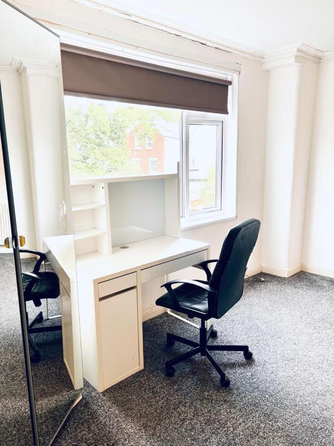 Private Room Close To Leeds University And City Centre エクステリア 写真