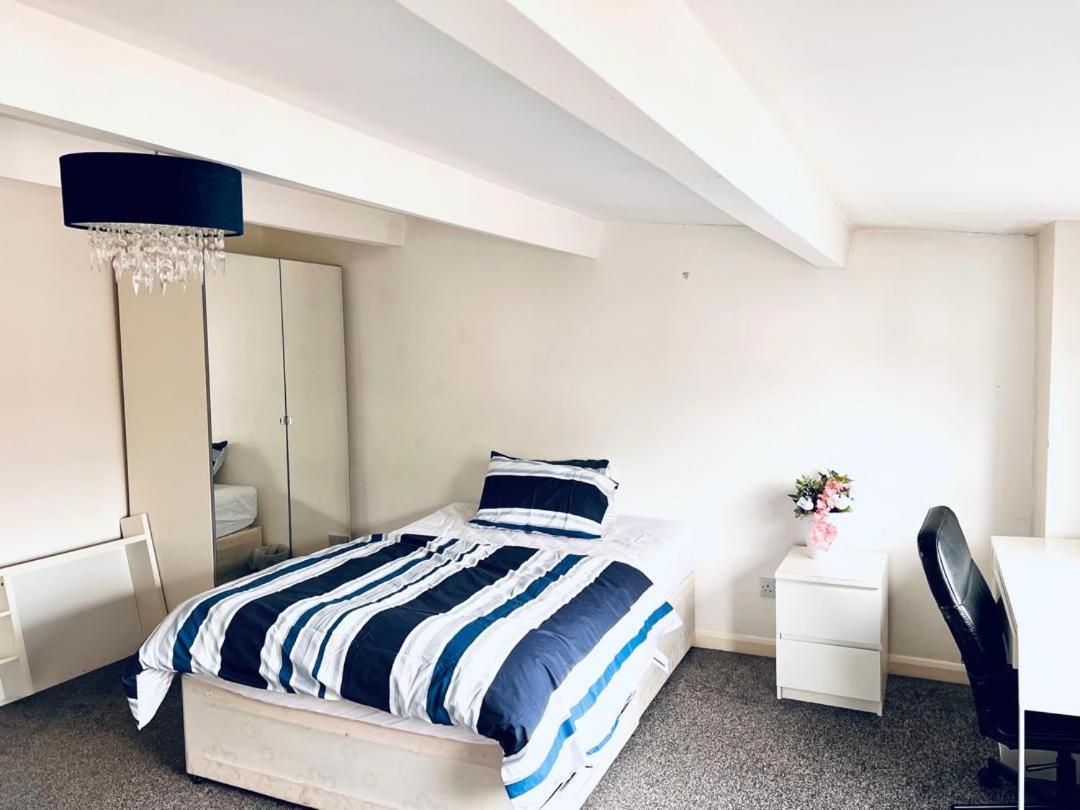 Private Room Close To Leeds University And City Centre エクステリア 写真