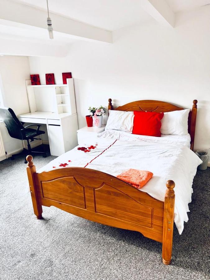 Private Room Close To Leeds University And City Centre エクステリア 写真
