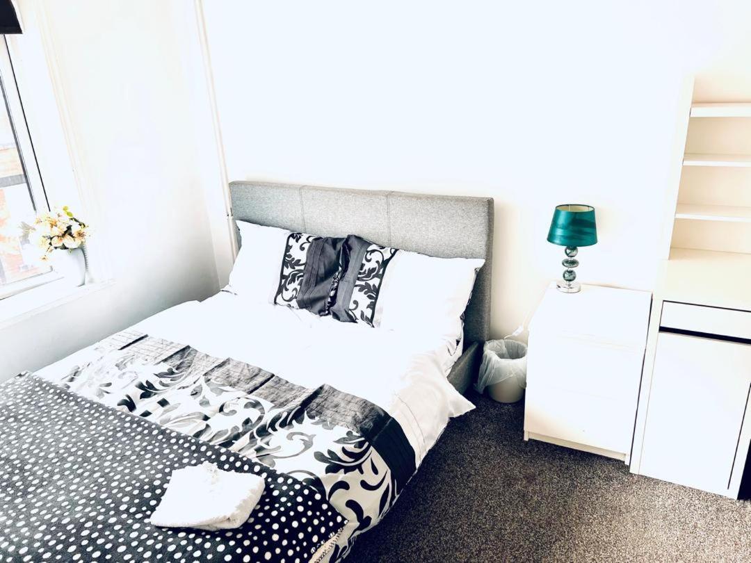 Private Room Close To Leeds University And City Centre エクステリア 写真
