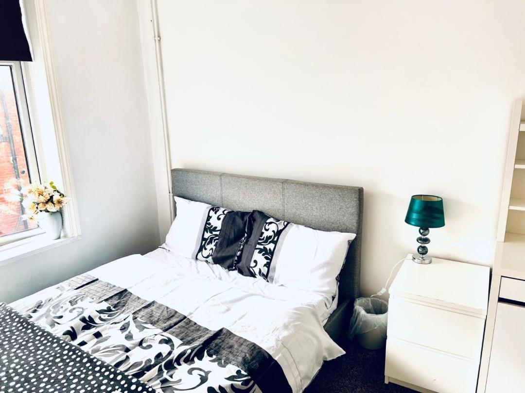 Private Room Close To Leeds University And City Centre エクステリア 写真