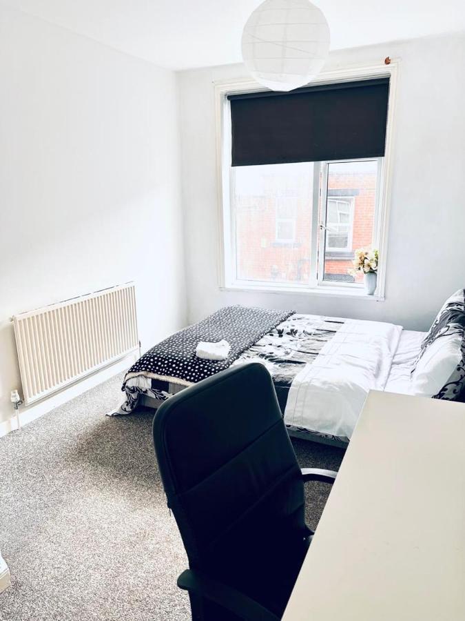 Private Room Close To Leeds University And City Centre エクステリア 写真