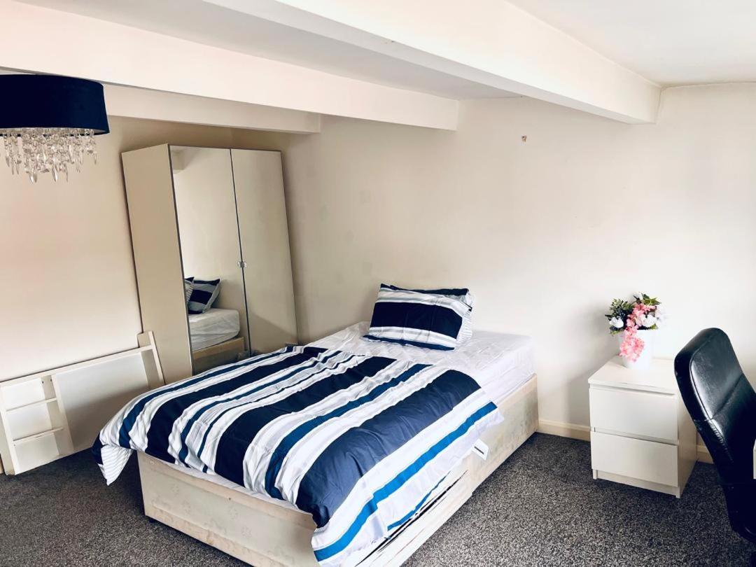 Private Room Close To Leeds University And City Centre エクステリア 写真