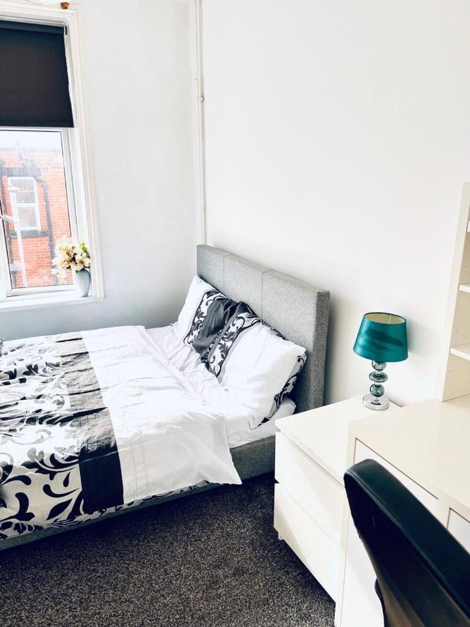 Private Room Close To Leeds University And City Centre エクステリア 写真